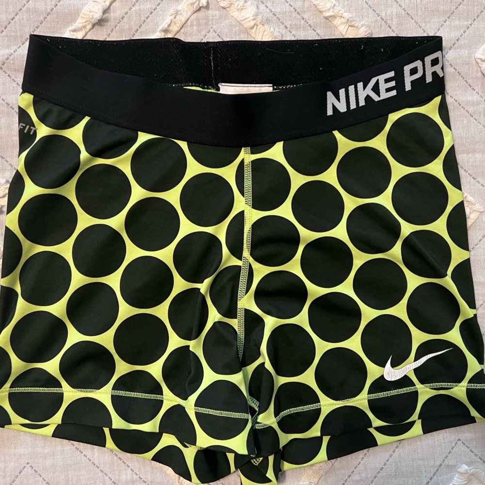 ➡️💚 lime green polka dot Nike Pro shorts 💚⬅️